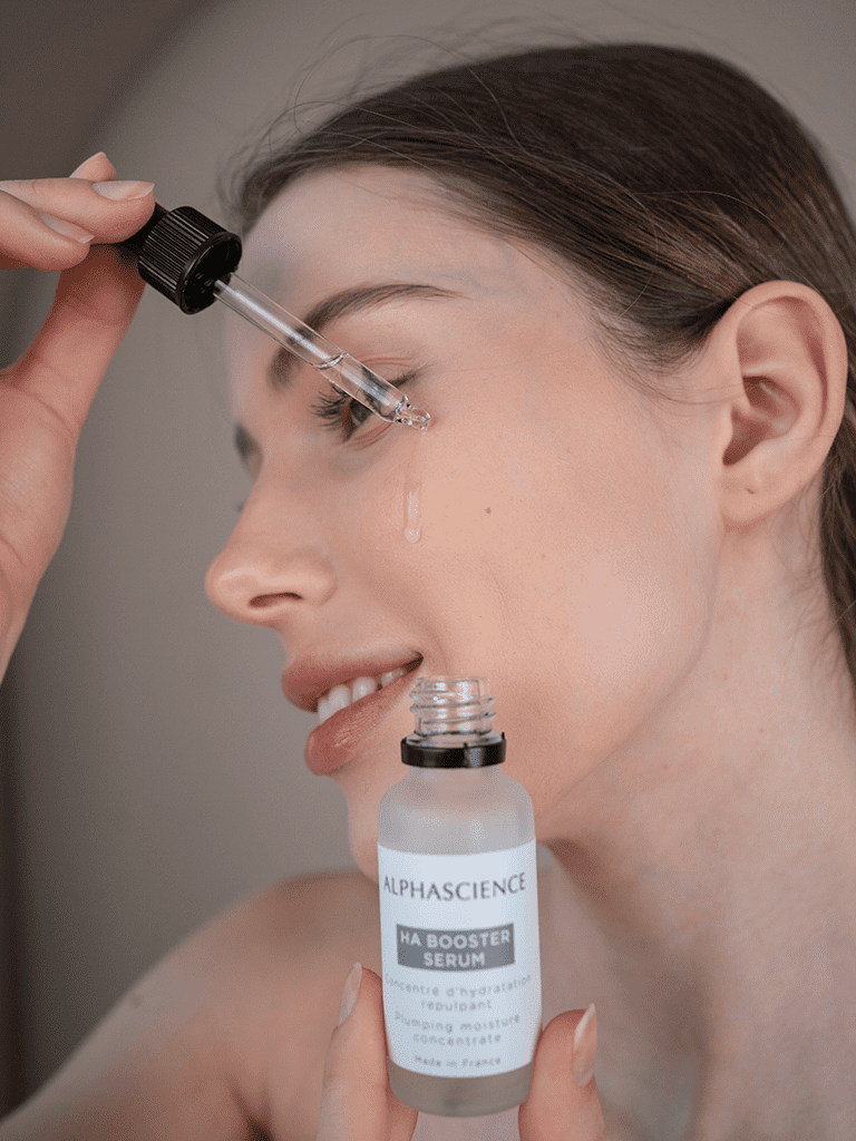 Hydrating serum with hyaluronic acid and peptides by Alphascience