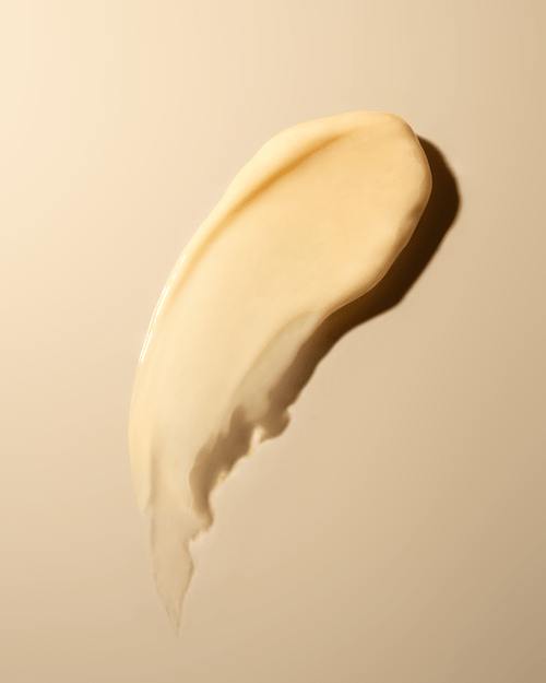 Texture of Sente Defense C Serum—lightweight, fast-absorbing antioxidant serum for daily barrier strengthening and free radical defence.