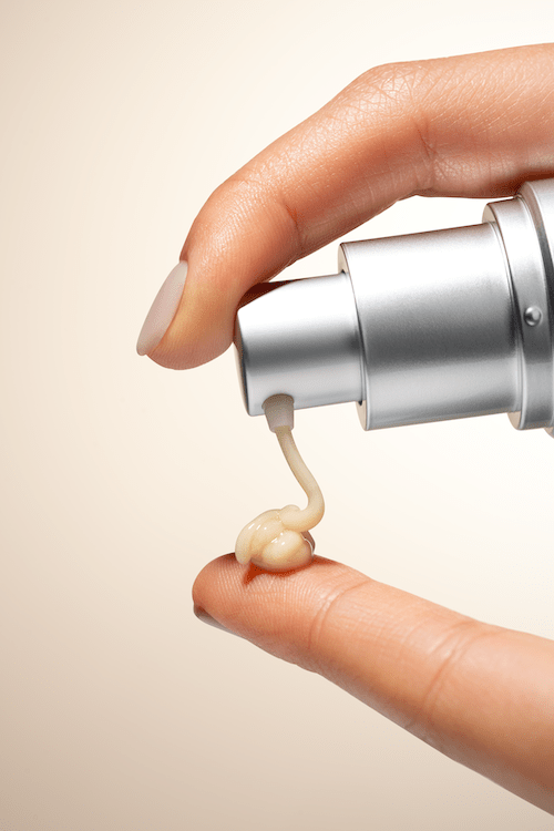 Texture of Sente Defense C Serum—lightweight, fast-absorbing antioxidant serum for daily barrier strengthening and free radical defence.